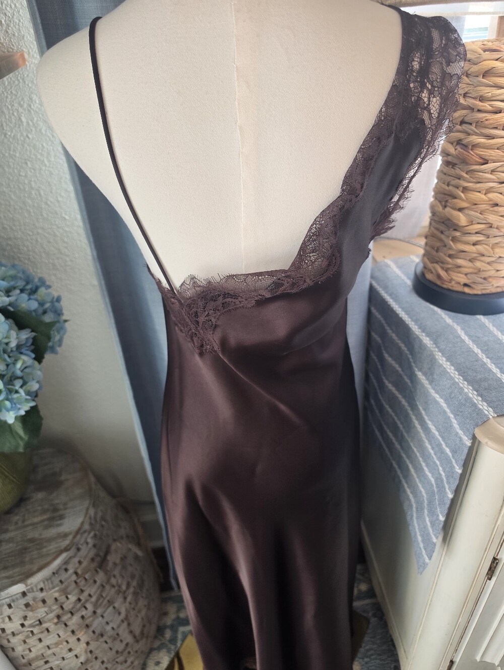 Asymetrical Satin Lace Dress - Picture 5 of 8